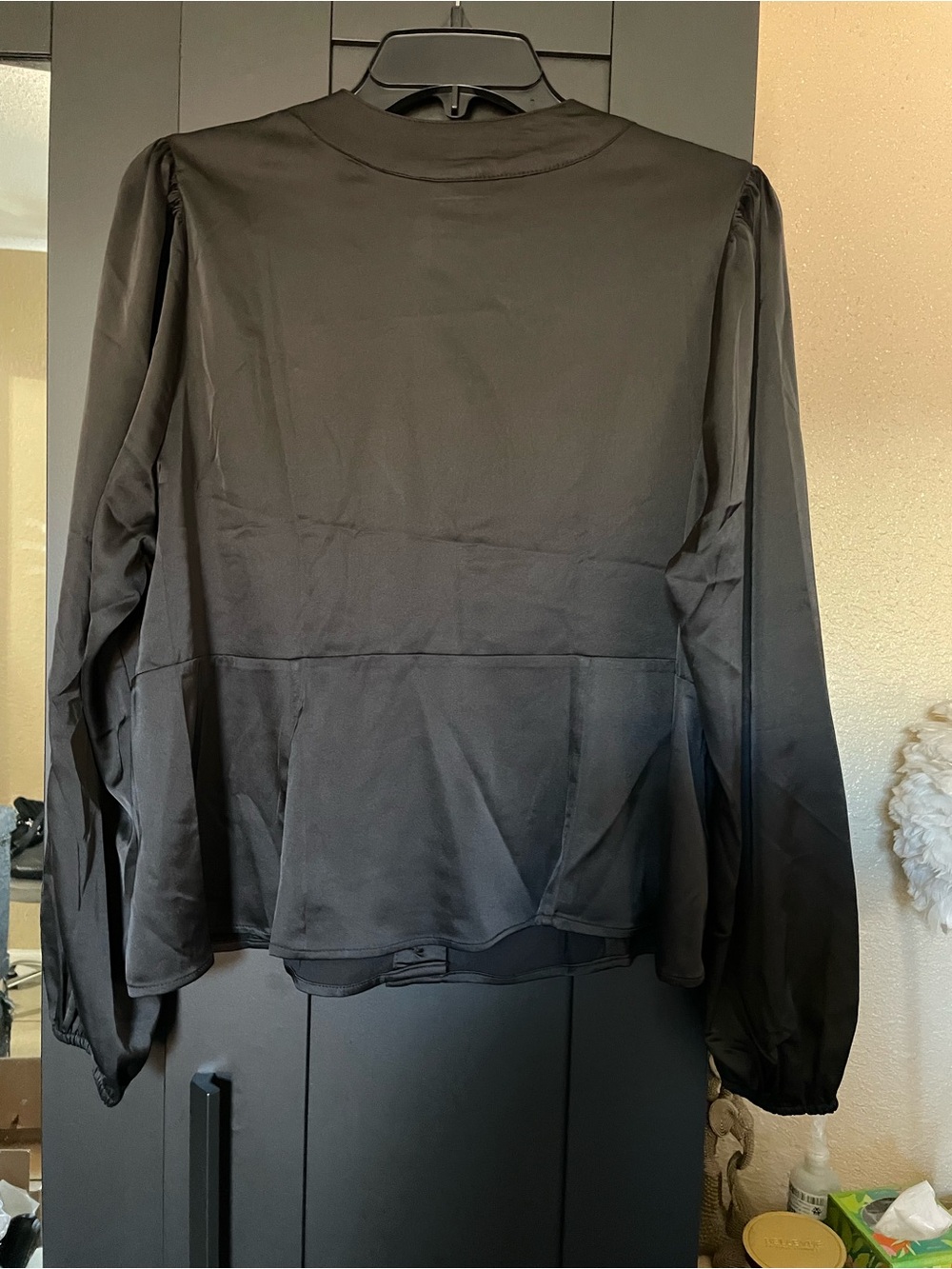 torrid Black Satin Button-Up V-Neck Peplum Blouse - Picture 2 of 2